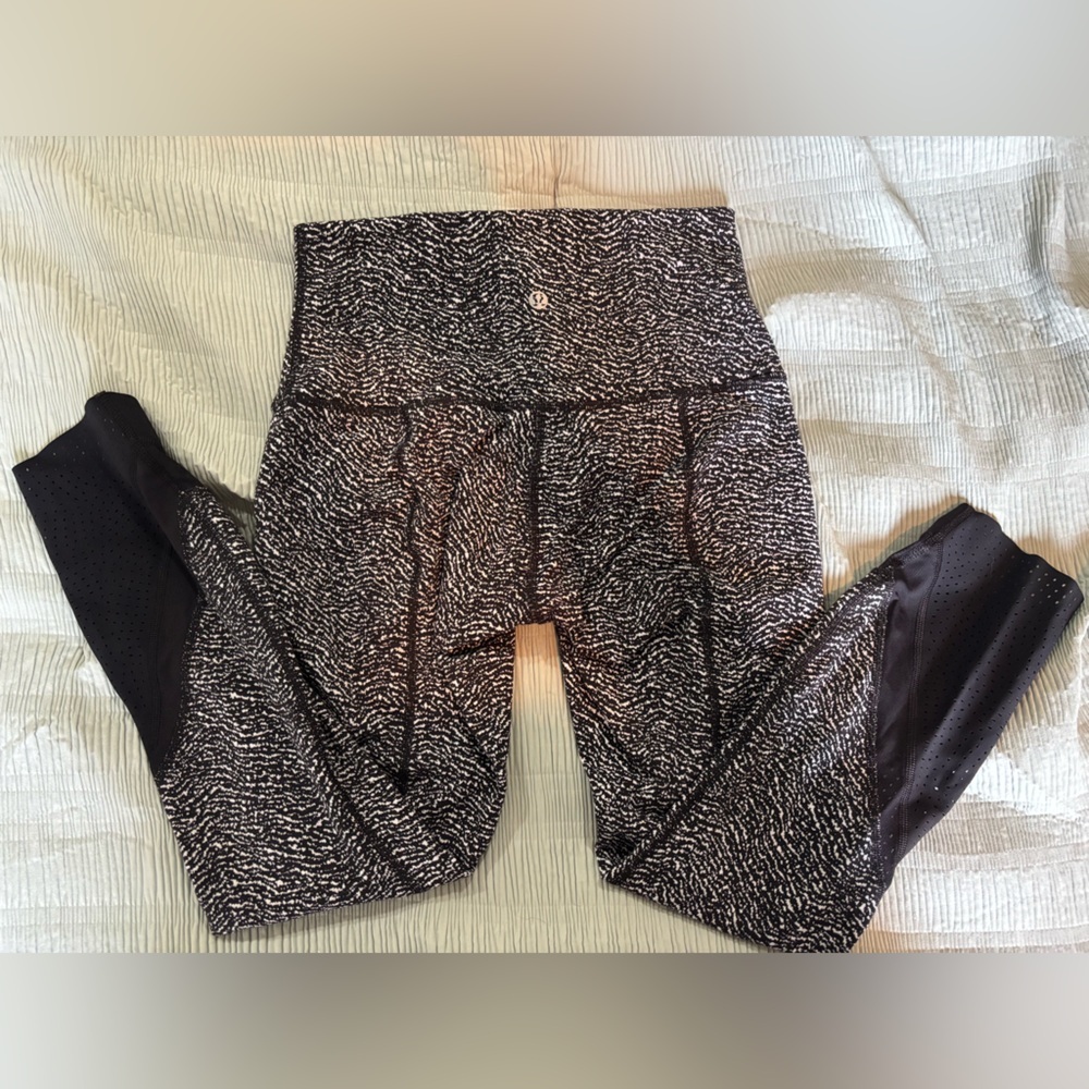 Lululemon Black and White Patterned Size 6